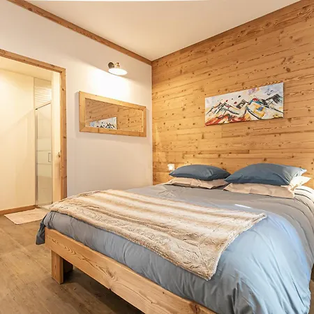 Cote-bourget, 2 Apparts, 10 Pers Le Bourget Et 4 Pers L'orgere, Proche La Norma Aussois Apartment